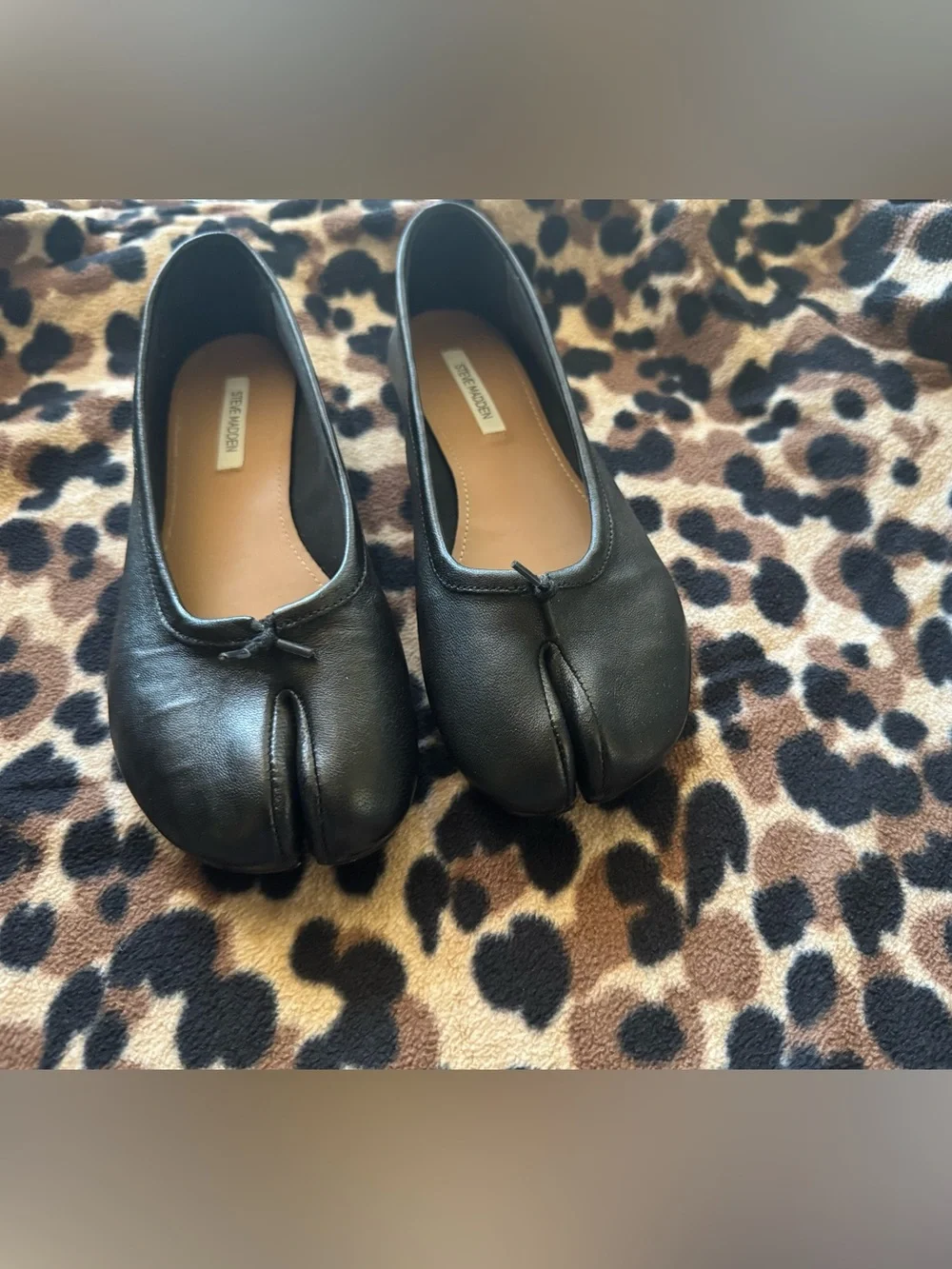Steve Madden Black Split-Toe Flats – Size 7 - Picture 4 of 7